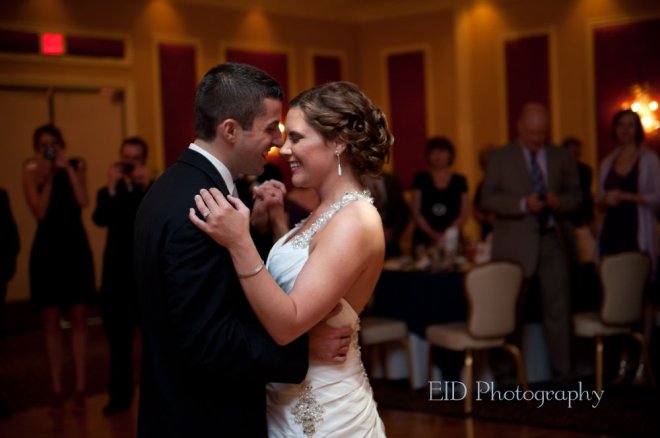 Hudson Valley Wedding First Dance at the Grandview Set to Music by DJ Bri Swatek Courtesy of EID Photography